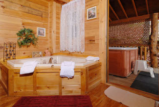 Pigeon Forge whirlpool in master bedroom